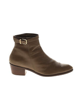 1 shoe size - 8