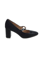 1 shoe size - 6