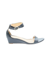 1 shoe size - 9
