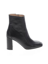 1 shoe size - 9