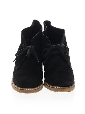 2 shoe size - 9 (Estimated)