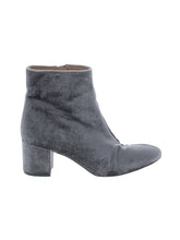 1 shoe size - 8