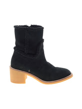 1 shoe size - 7