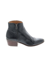 1 shoe size - 7