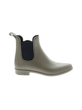 1 shoe size - 8