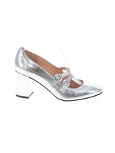 1 shoe size - 8