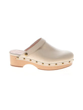 1 shoe size - 8