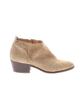 1 shoe size - 8