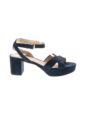 1 shoe size - 10